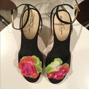 Chinese Laundry fun wedges with flower detail